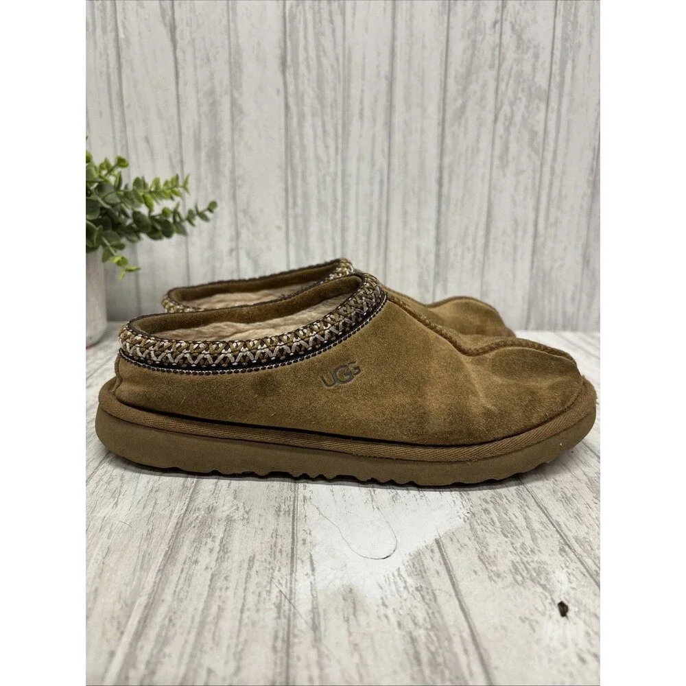 Youth Size 5 (women’s 7) Ugg Tasmin Well Worn